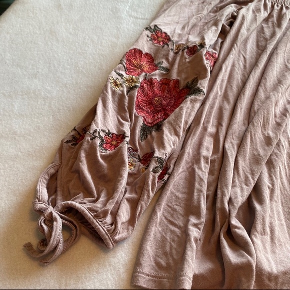 AE Floral Embroidered Off-the-Shoulder Top - Picture 2 of 6